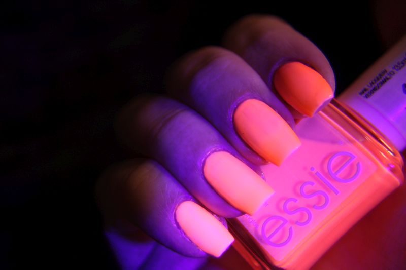 Essie - Neons 2016 2017 - Off the wall UV