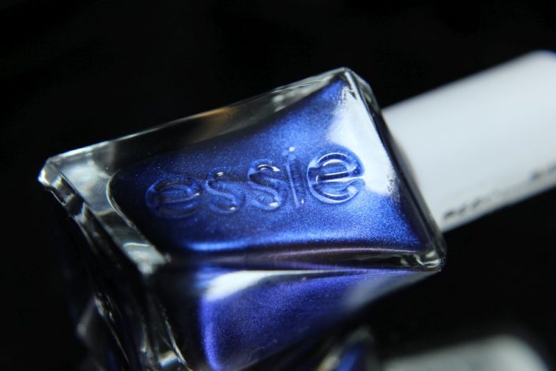 Essie - Gel couture - front page worthy - bottle